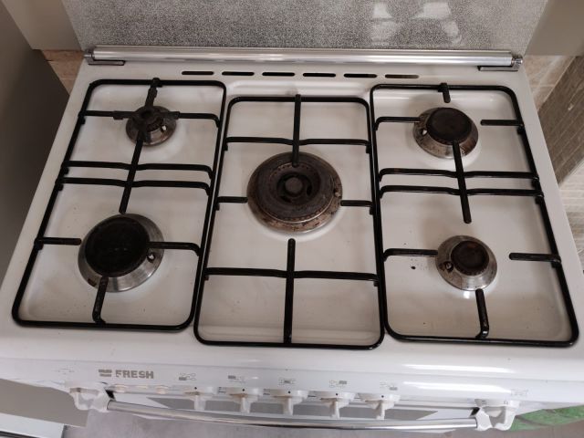 غاز نوع فريش خمس عيون للبيع ومايكرويف شارب ياباني الاصلي للبيع 4