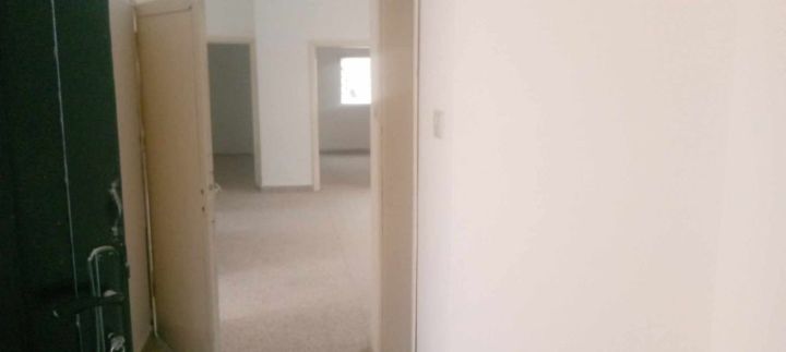 بيت للبيع طابق واحد مقسم الى 3 شقق مع سطح 2