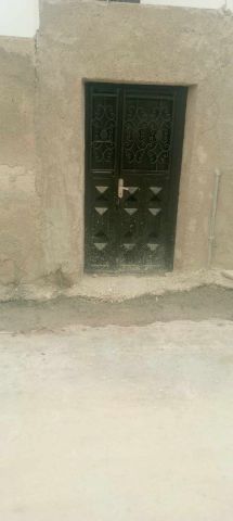 بيت للبيع طابق واحد مقسم الى 3 شقق مع سطح 3