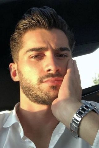 انا شب ابحث عن صبيه جاده عمري 27 سنه من الاردن اربد 