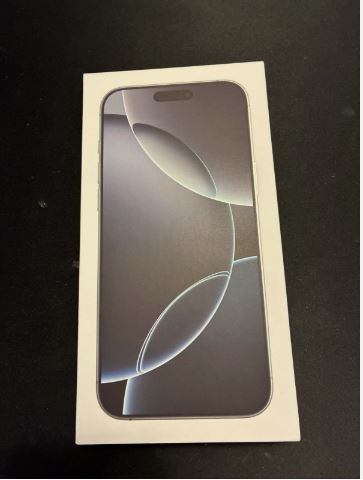 Apple iPhone 16 Pro Max - 256 GB - White Titanium 2