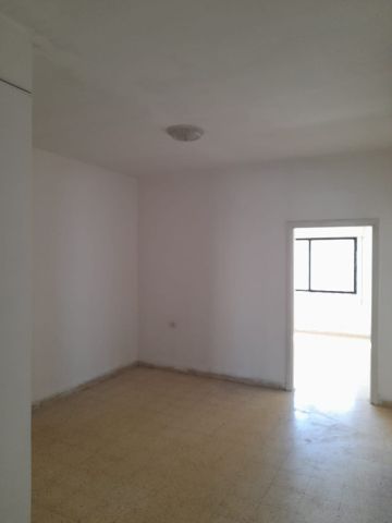 شقة للايجار جبل الحسين 4