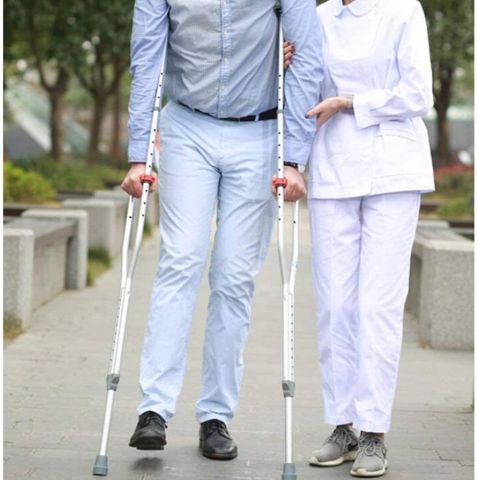 عكازات تحت الابط قابلة للتعديل ومضادة للانزلاق عصا مشي لكبار السن 8