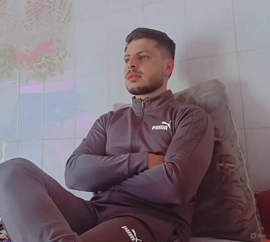 مرحبا مغترب اسمي حسام مقيم في عمان عمري 29 ابحث عن علاقة ،، رقمي 