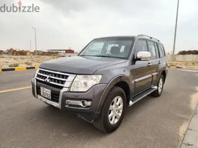 سياره ميتسوبيشي باجيرو احجز الان بمقدم حجز 300 دينار فقط 