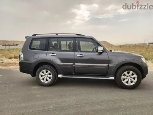 سياره ميتسوبيشي باجيرو احجز الان بمقدم حجز 300 دينار فقط  3