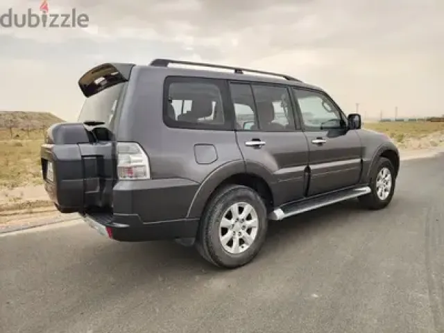 سياره ميتسوبيشي باجيرو احجز الان بمقدم حجز 300 دينار فقط  4