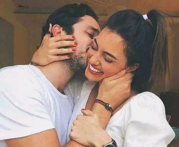 شاب يبحث عن فتاة للتعرف 